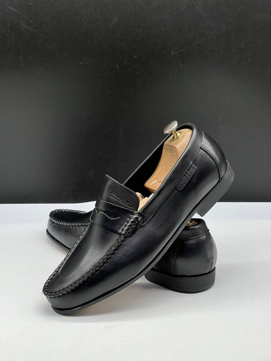 Mocassins en cuir noir élégants