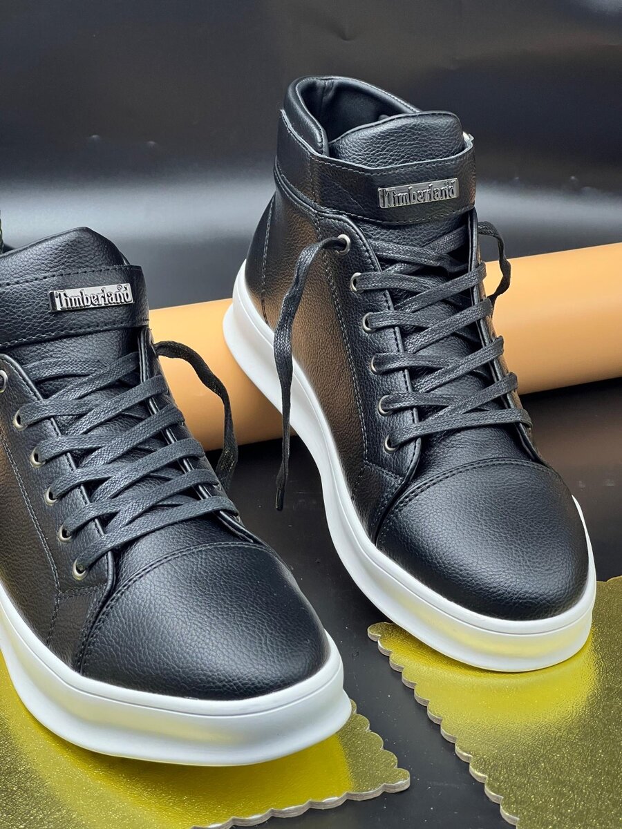 TIMBERLAND BLACK AND WHITE