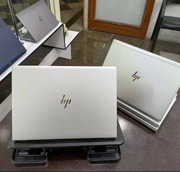 Support pliable pour ordinateur portable