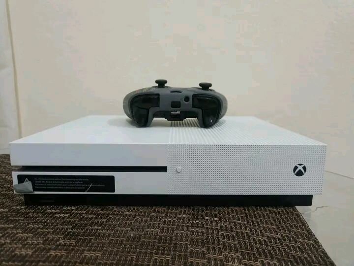 Console de jeux avec manette