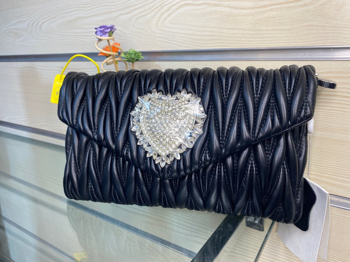 Sac pochette noir élégant