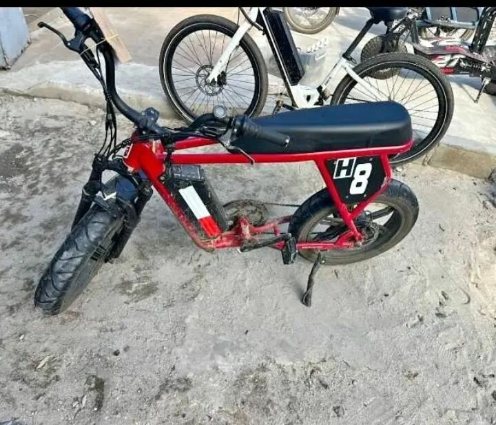 Vélo électrique compact urbain