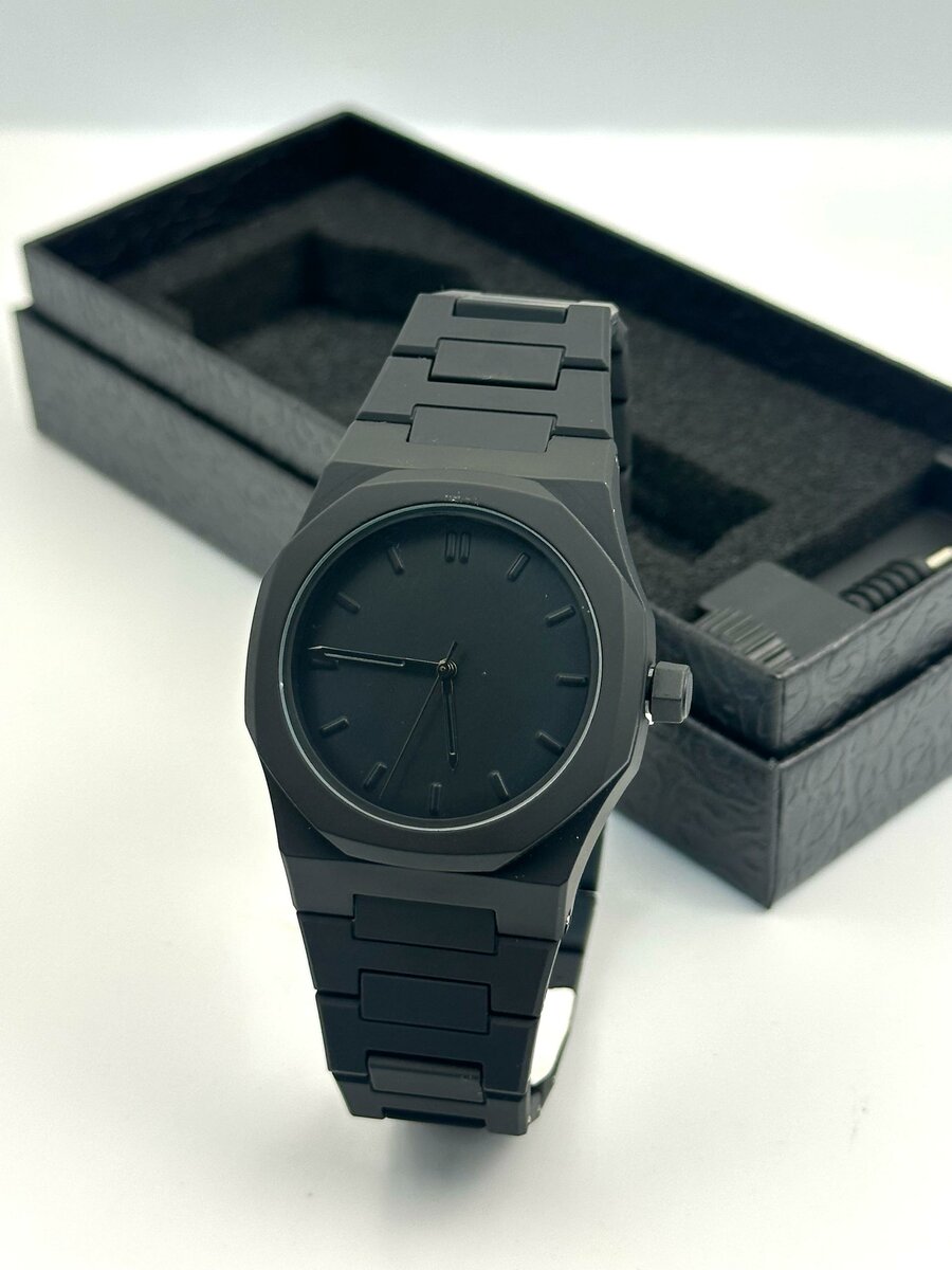 Montre élégante minimaliste