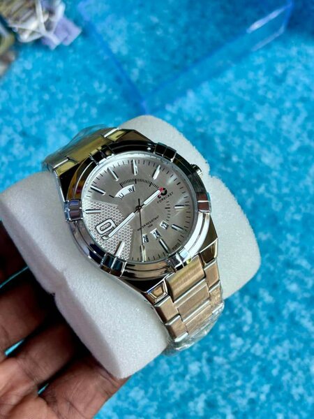 Montre élégante homme acier inoxydable