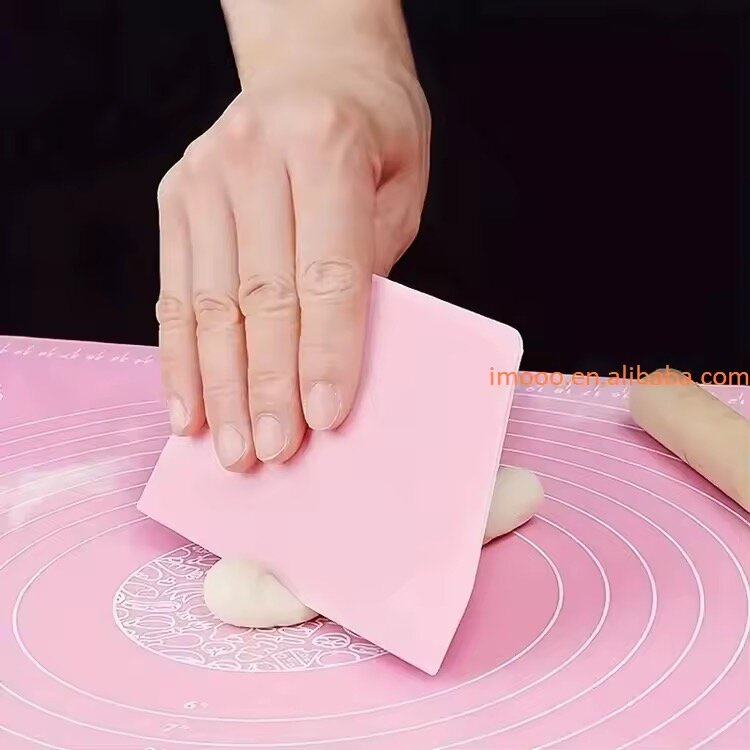 02 Racloir à Pâtisserie Multi