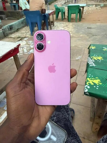 iPhone 16 rose élégant