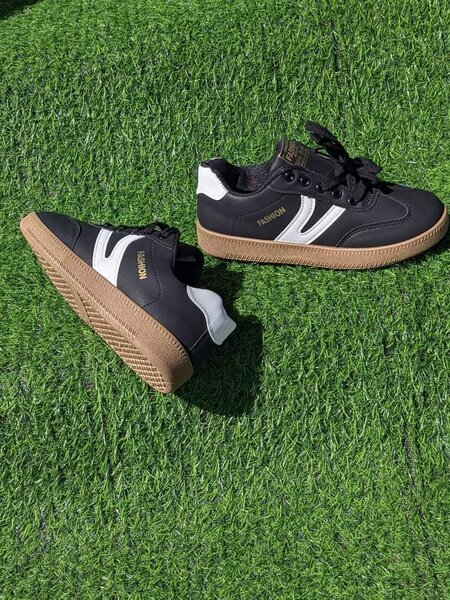 Ladies light sneakers 