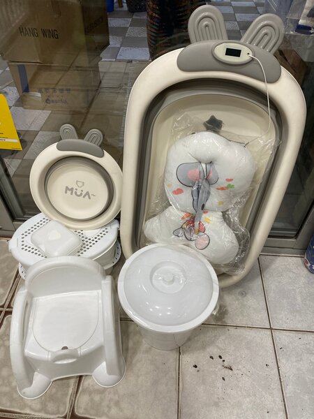 Baignoire pour bébé pliable avec accessoires
