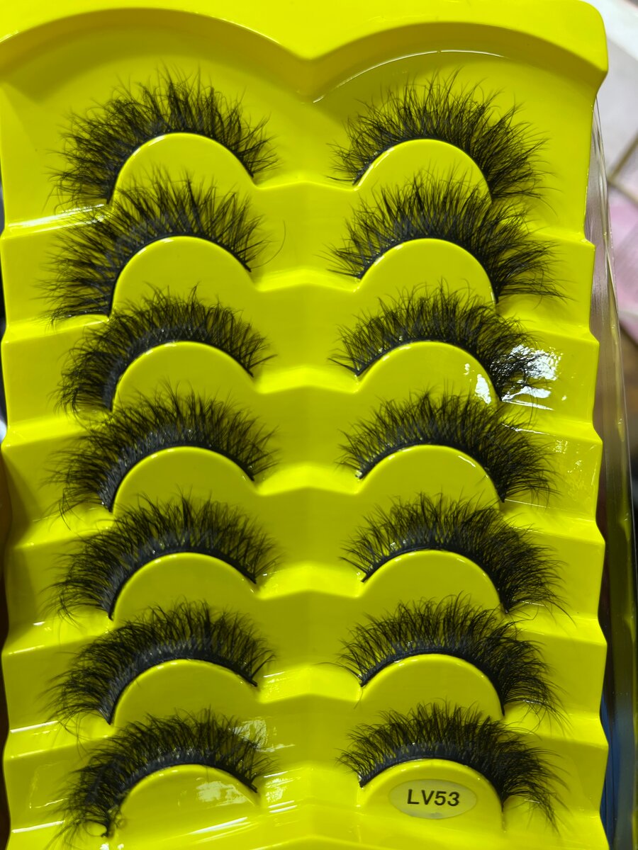 Faux cils volumineux élégants