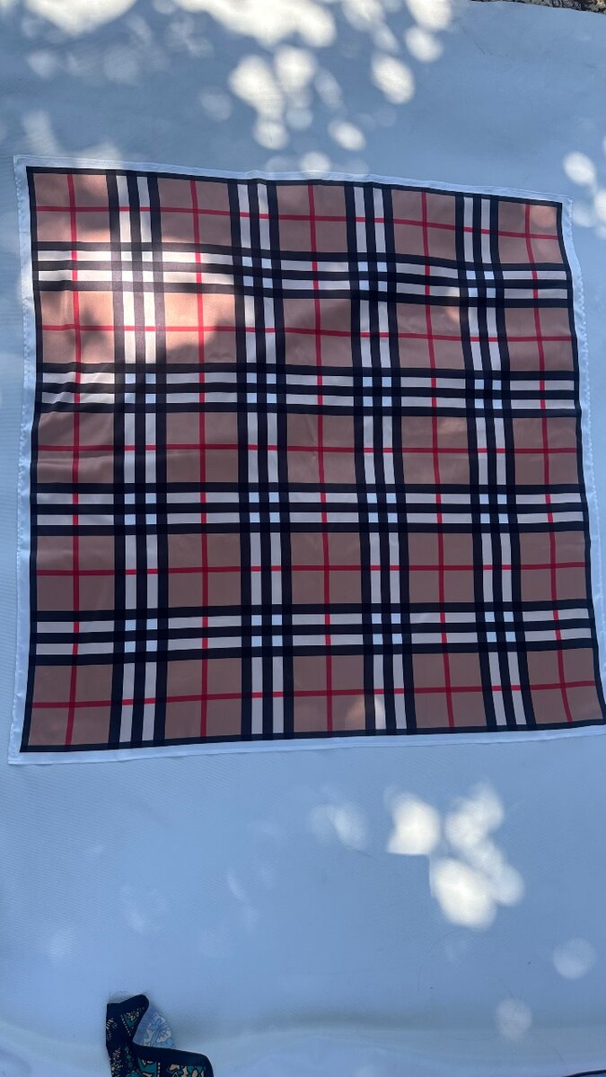 Платок шелковый , под бренд.