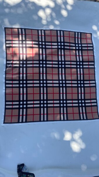 Платок шелковый , под бренд.