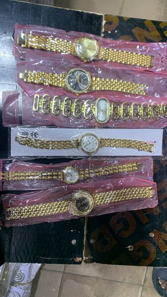 Montres élégantes en acier inoxydable