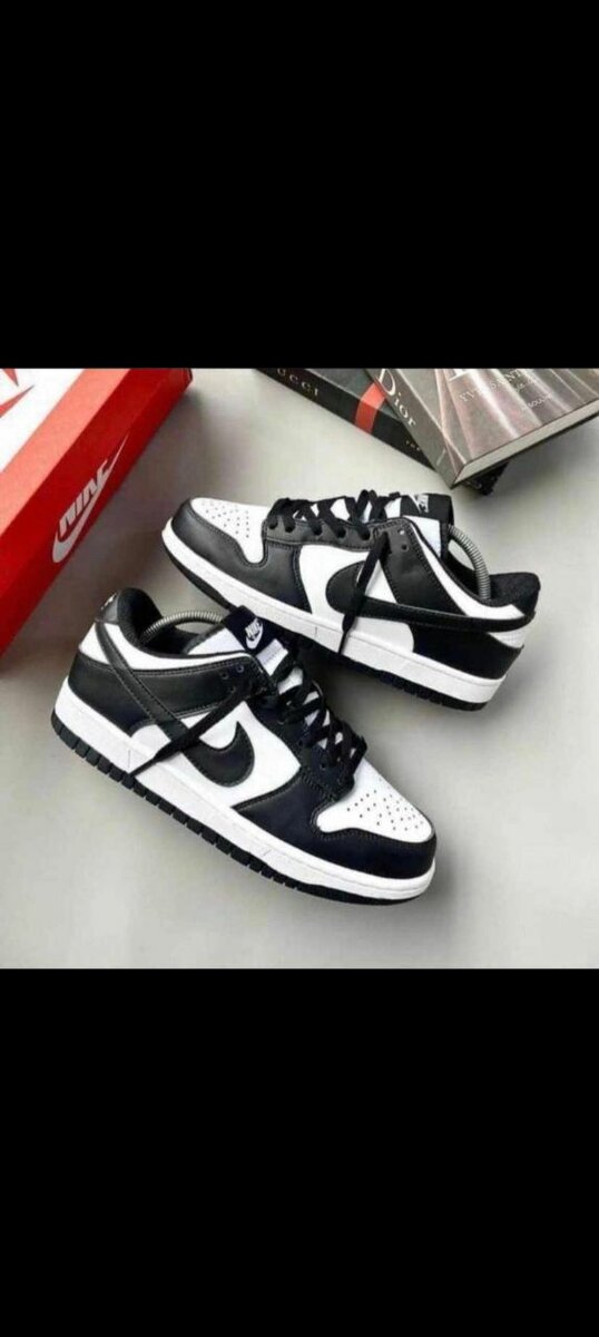 Baskets noires et blanches tendance