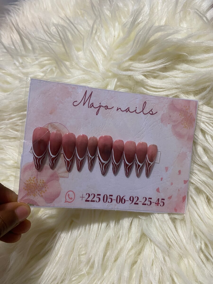 Ongles Faux Élégants Trendy