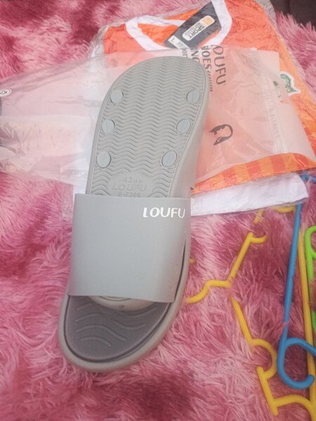 Tongs de bain LOUFU gris