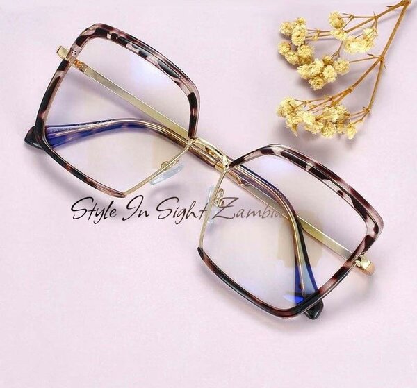 Image glasses, in glossy frame, for work at the computer and telephone with protection against screen radiation