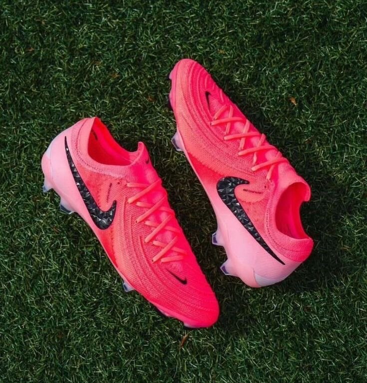 Soccer boots
