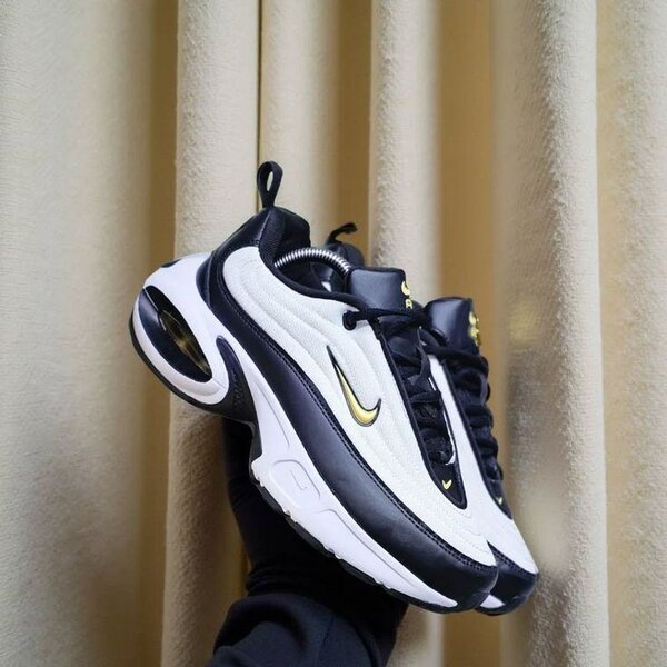 Baskets Sport Noires et Blanches