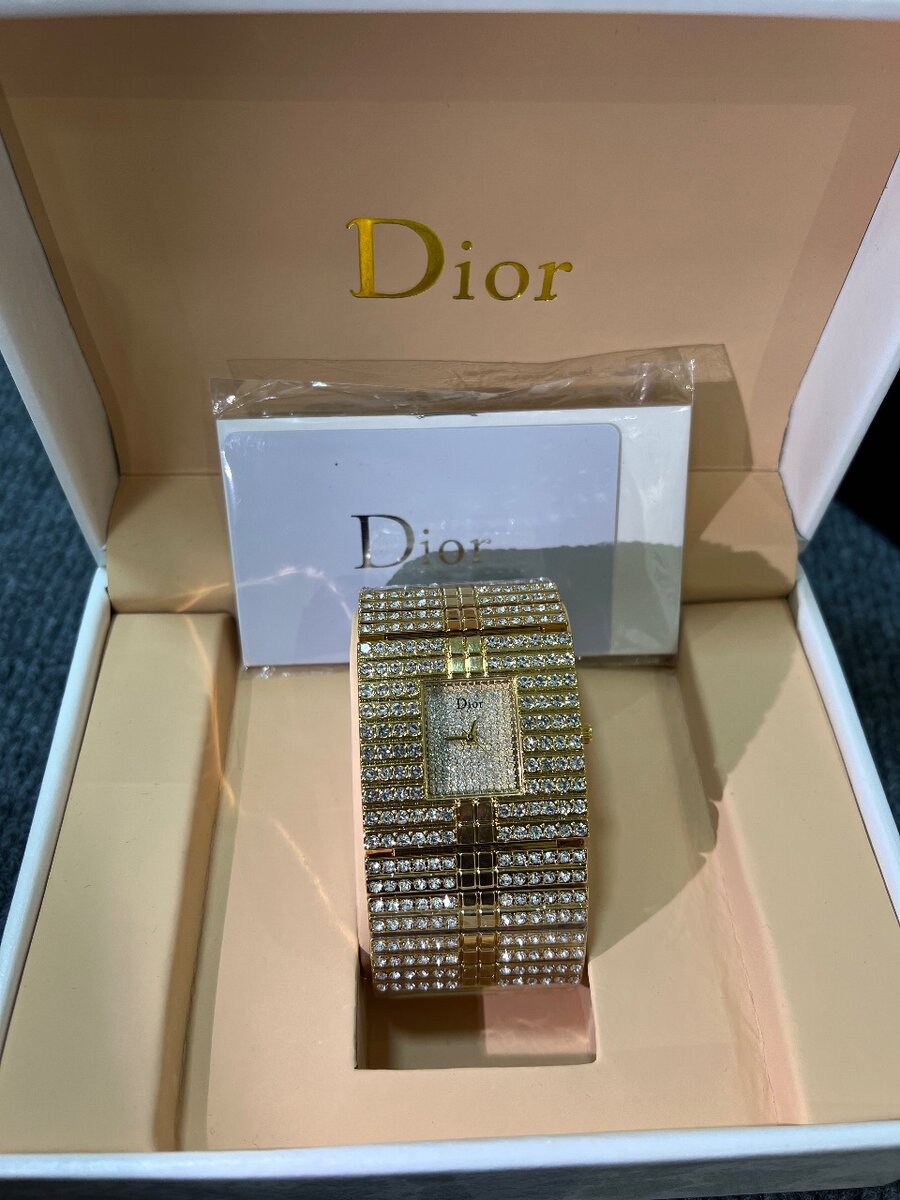 Часы Dior