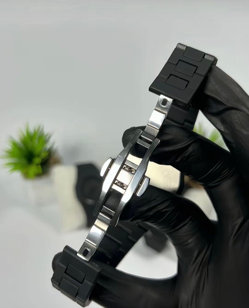 Montre bracelet en silicone noir