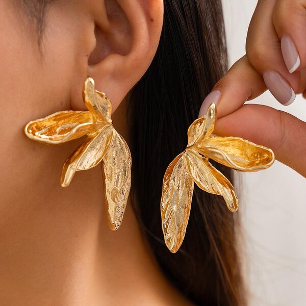 Boucles d'oreilles dorées tendance