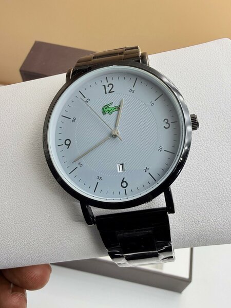 Montre élégante en acier inoxydable