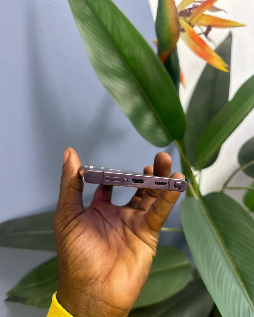 SAMSUNG GALAXY S22Ultra 128GB (Dual Sim 8Gig Ram)