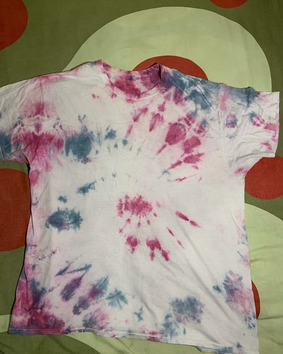 Tie & Dye - L/XL  t-shirt