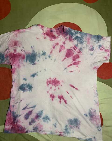 Tie & Dye - L/XL  t-shirt