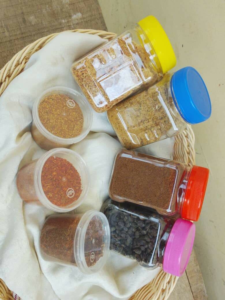 Assortiment d'épices fraîches