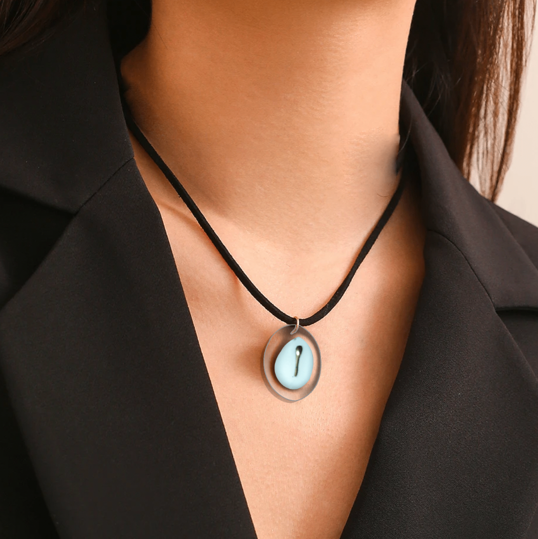 Collier pendentif en verre élégant