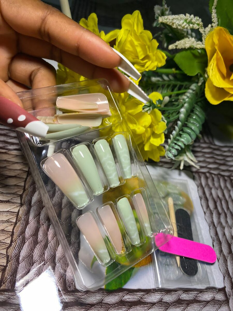 Ongles Faux Élégants