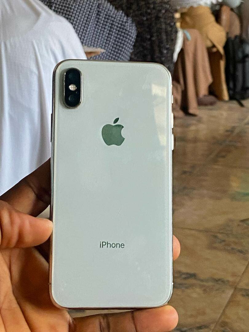 iPhone X max 64gb