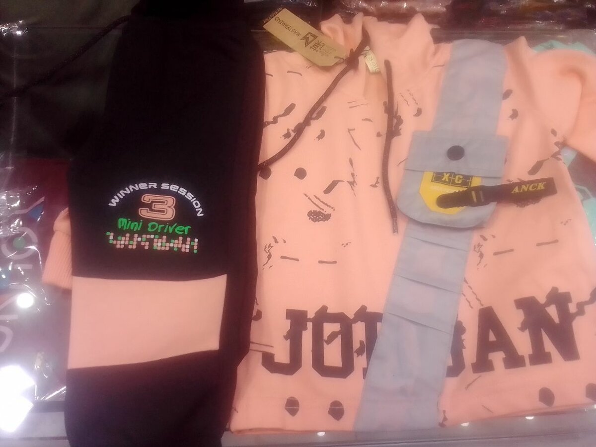 Kids play Suit