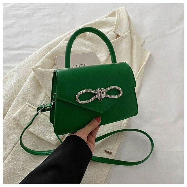 Stylish and fashionable women's bag green