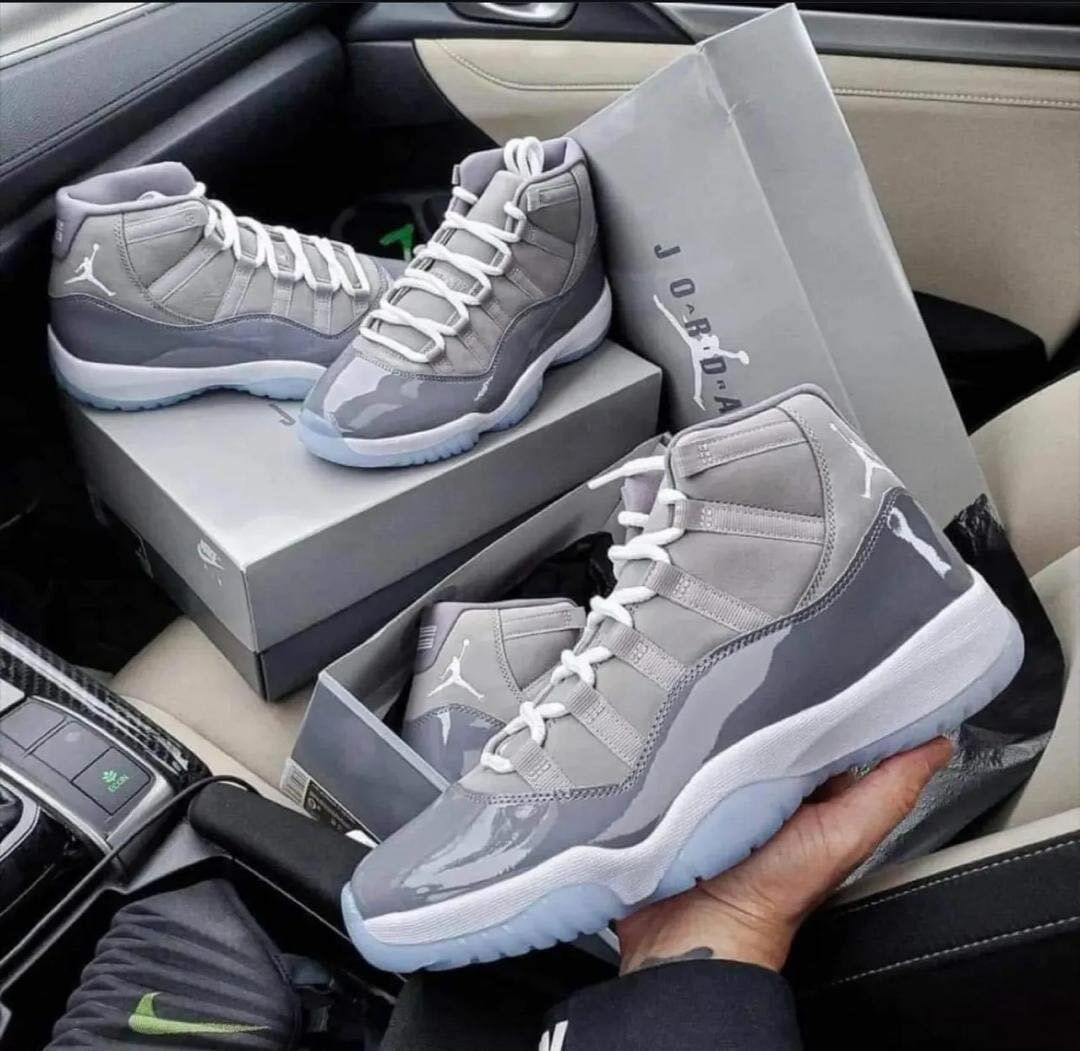 AIR JORDAN 11