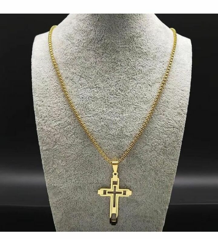 Collier pendentif croix doré