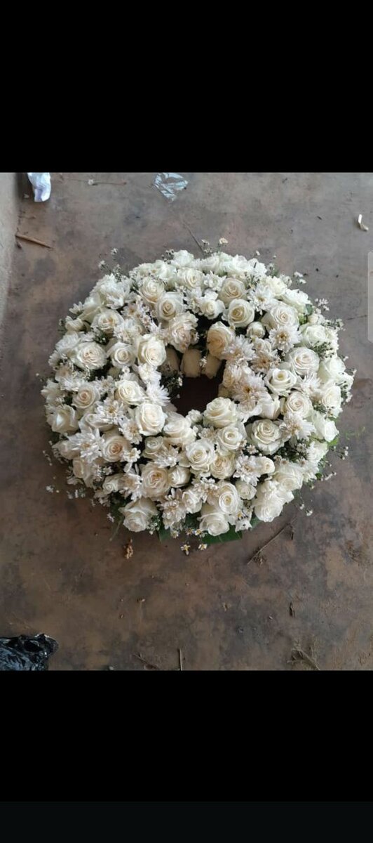 Couronne funéraire de roses