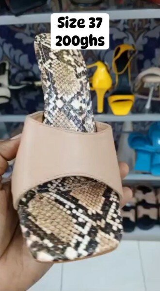 Sandals with soles imitating snake skin