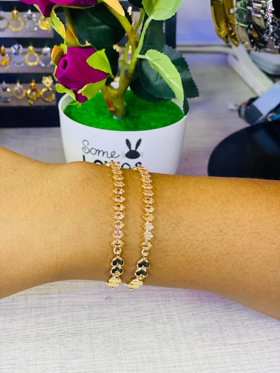 Fashionable women's bracelets