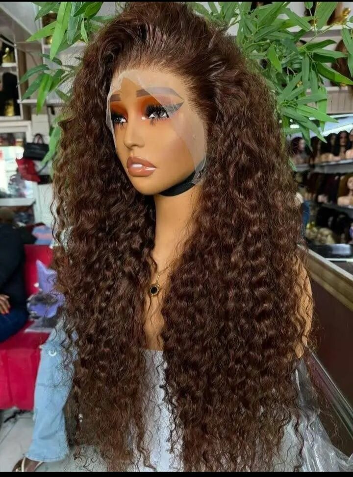 PERRUQUE EN DENTELLE BOUCLÉE