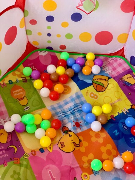 Playpen & balls