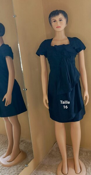 Robe noire élégante Taille 16