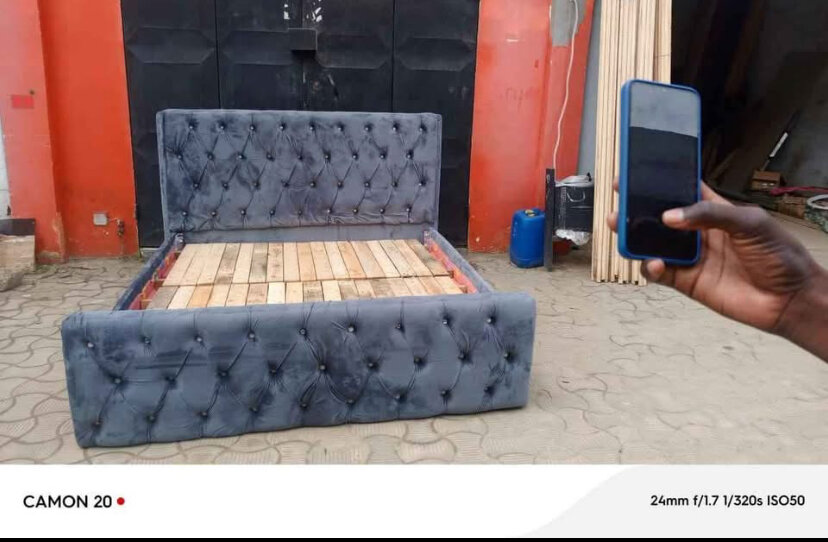 Lit Double en Velours Élégant