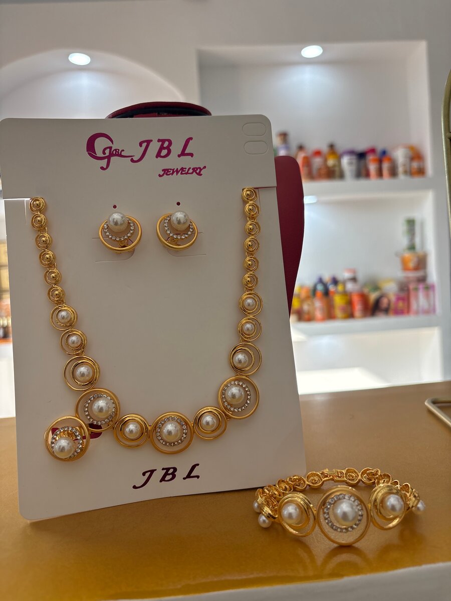 Parure bijoux perles dorées