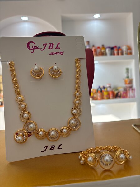 Parure bijoux perles dorées