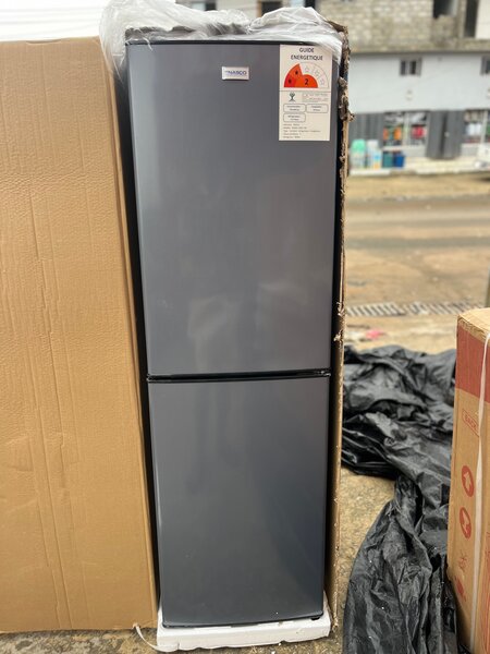 Réfrigérateur combiné moderne