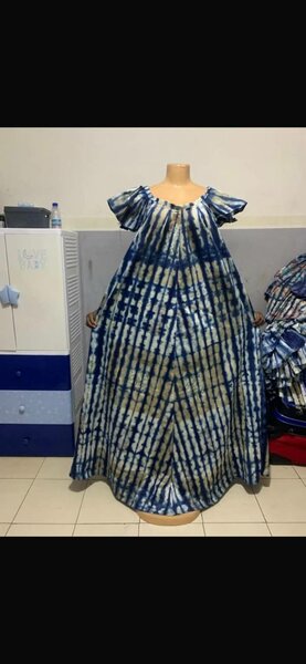 Robe disponible a 9000fr