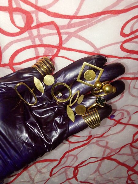 Bagues dorées élégantes