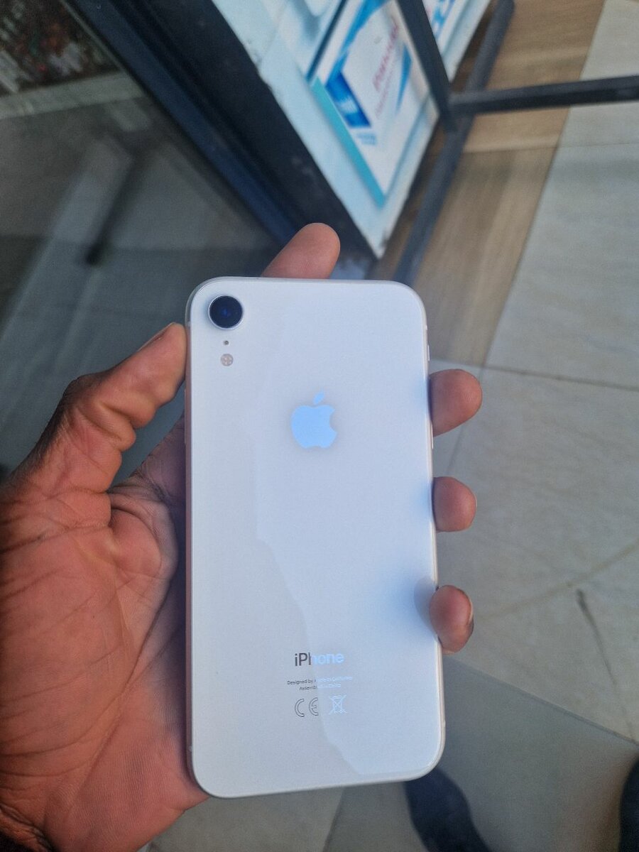 Iphone xr 64 gb uk pre owned